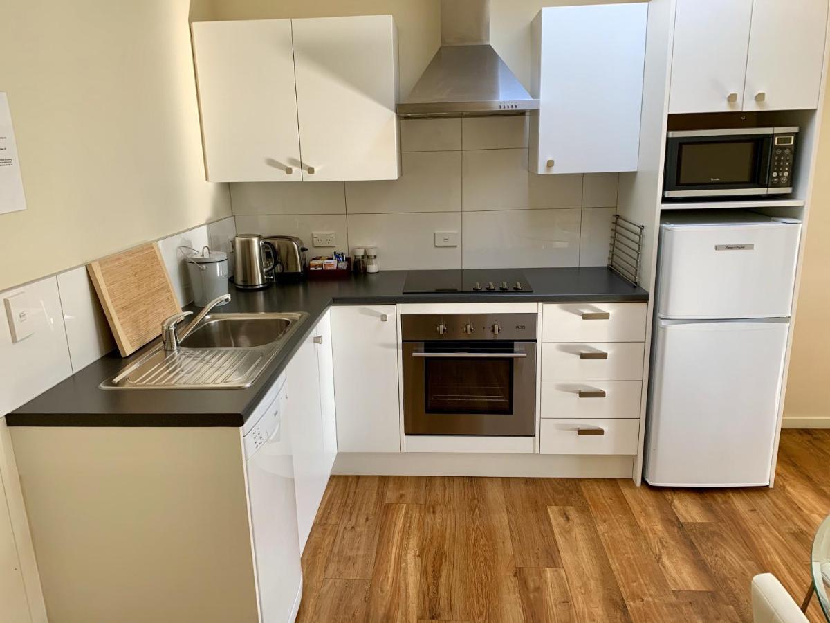 Amberley Serviced Apartments Bagian luar foto
